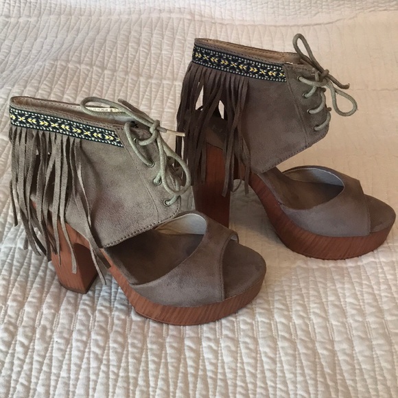 NIB- Mi.iM Pavlina Lace Up Fringe Chunky Heels - Picture 2 of 8